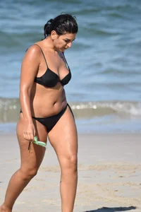 Thick mature brunette bikini lady on the beach with a nice body