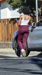 Big ass black girl in leggings