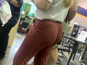 Big booty older lady in tight sweats