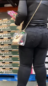 Nice thick milf in jeans