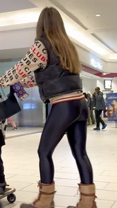 Skinny Milf in glossy leggings
