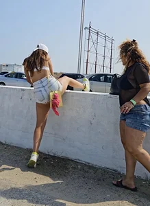 JUMPiNG THE FENCE !!!