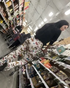 Asian wearing WHITE flare pants, jiggle was insane (W/Gifs)