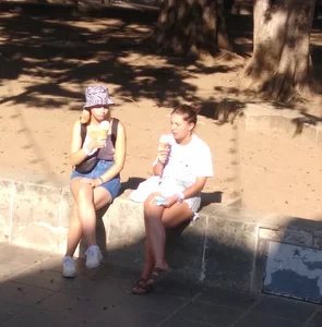 Rich ice cream, Delicious legs