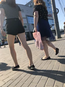 Candid teen in shorts with nice legs and booty street pics