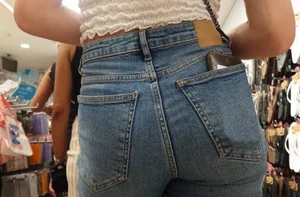 Hot young girl in tight blue jeans store creepshots, great booty closeups
