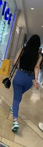 This absolute pear in her tight jeans (vpl visible) [OC]