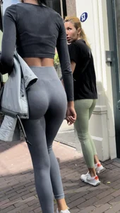 (OC) Tight petite peachy milf wrapped in skintight showoff leggings🍑