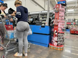 Fit Latina in grey leggings OC