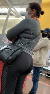 Nice Milf with phat ass in leggings VTL