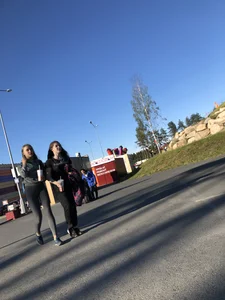 Skinny Girl in Grey Leggings Walking Past the Camera Candid Photos Gallery