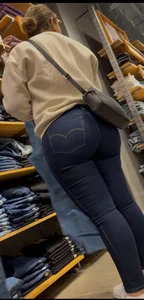 Latina big ass in jeans !(oc)