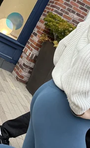 Nerdy college girl with a great ass and massive camel toe in blue leggings