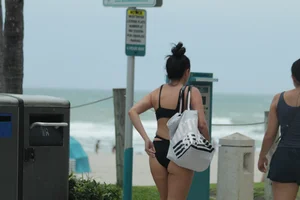 Candid Florida beach and bikini girls