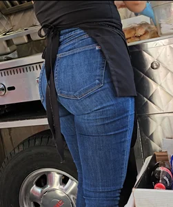 Prime latina vendor in tight Jeans. (GIF)(bonus short cap)