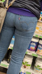 Milf tight Jeans shopping