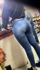 Bubble butt Latina