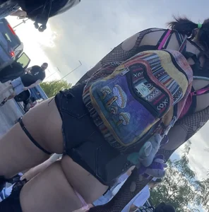 MUST SEE ! Latina goth girl showing off her cheeks