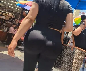 Hot Latina MILF with an AMAZING CULO (OC)