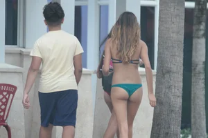 Candid Florida beach and bikini girls