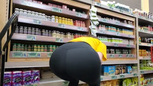 Slim pawg in leggings w/ vtl bending and squatting + Bonus (OC)