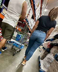 Latina milfs at Sam’s