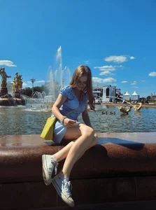 Teen girls and their feet