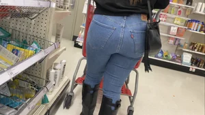 Caught another oblivious girl