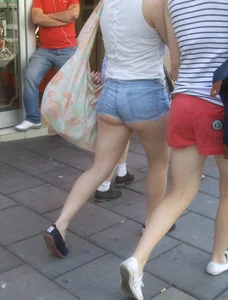 Daisy dukes candid girl showing her ass cheeks