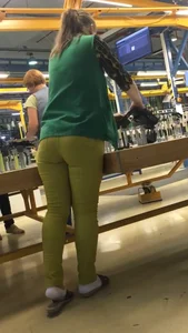 PAWG Milf with yellow jeans!!!