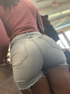 O.C! Ebony in her 20’s Peach Shaped Ass