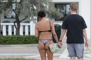 Candid Florida beach and bikini girls