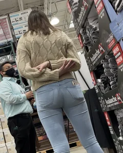 Hot girl at Costco in skin tight jeans with a great ass