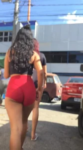 Bunda apertada de um adolescente