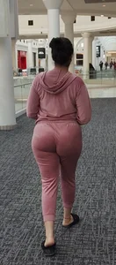 Jiggly mall Ass