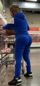 [OC] Hot Latina MILF nice ASS in tracksuit
