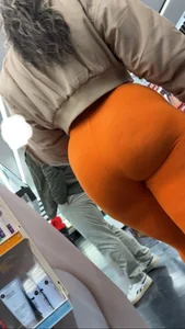 Big booty Ebony wanted everyone to stare