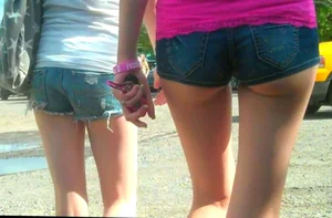 Skinny babe in denim shorts with a nice gap showing ass cheeks