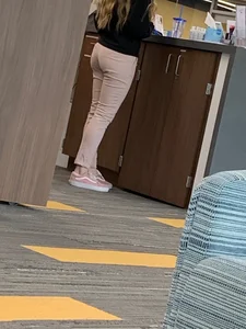 Hot booty in tight pants creepshots