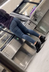 Nice tight Latina ass in jeans VPL (OC)