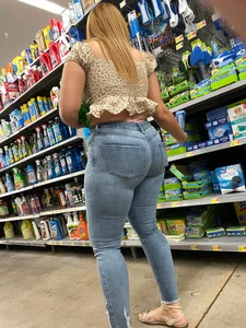 Big Booty Latina Teen! My best catch of the day, peep her pink underwear
