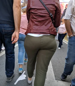 Chubby Booty in Pants VPL Creepshot