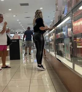 Pretty blonde pawg in black leather leggings
