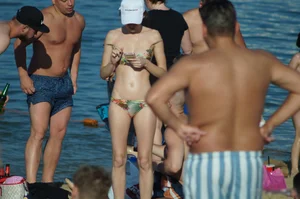 Cute Wet Skinny Girl in Swimsuit Beach Candid Pics