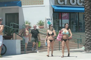 Another gallery of sexy Deerfield Beach girls in bikinis