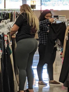 Thick Eastern European PAWG Shopping (OC)