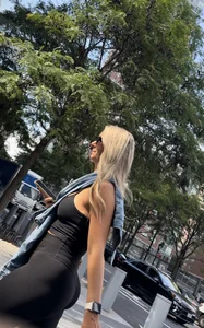 FIT SEXY ASS MILF