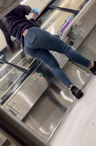 Nice tight Latina ass in jeans VPL (OC)