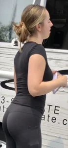Food truck babe - toned body - OC