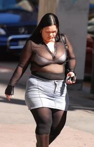 Candid boobs, nip slip and downblouse pics
